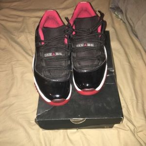 Jordan Bred 11 low size 9